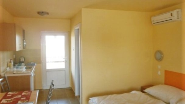 Apartmány a Štúdiá Henrieta Štúrovo 26