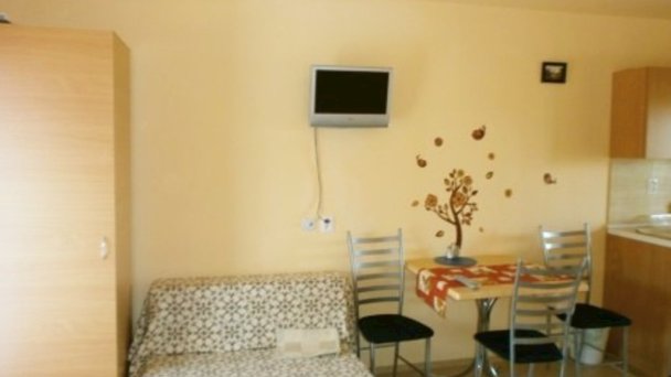 Apartmány a Štúdiá Henrieta Štúrovo 27