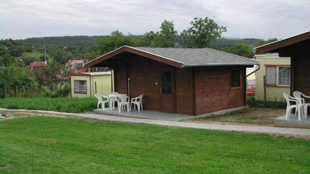 Chaty pri lekárni Podhájska 11