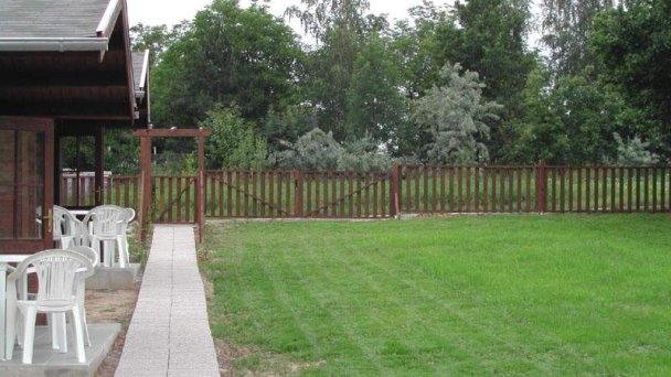 Chaty pri lekárni Podhájska 8