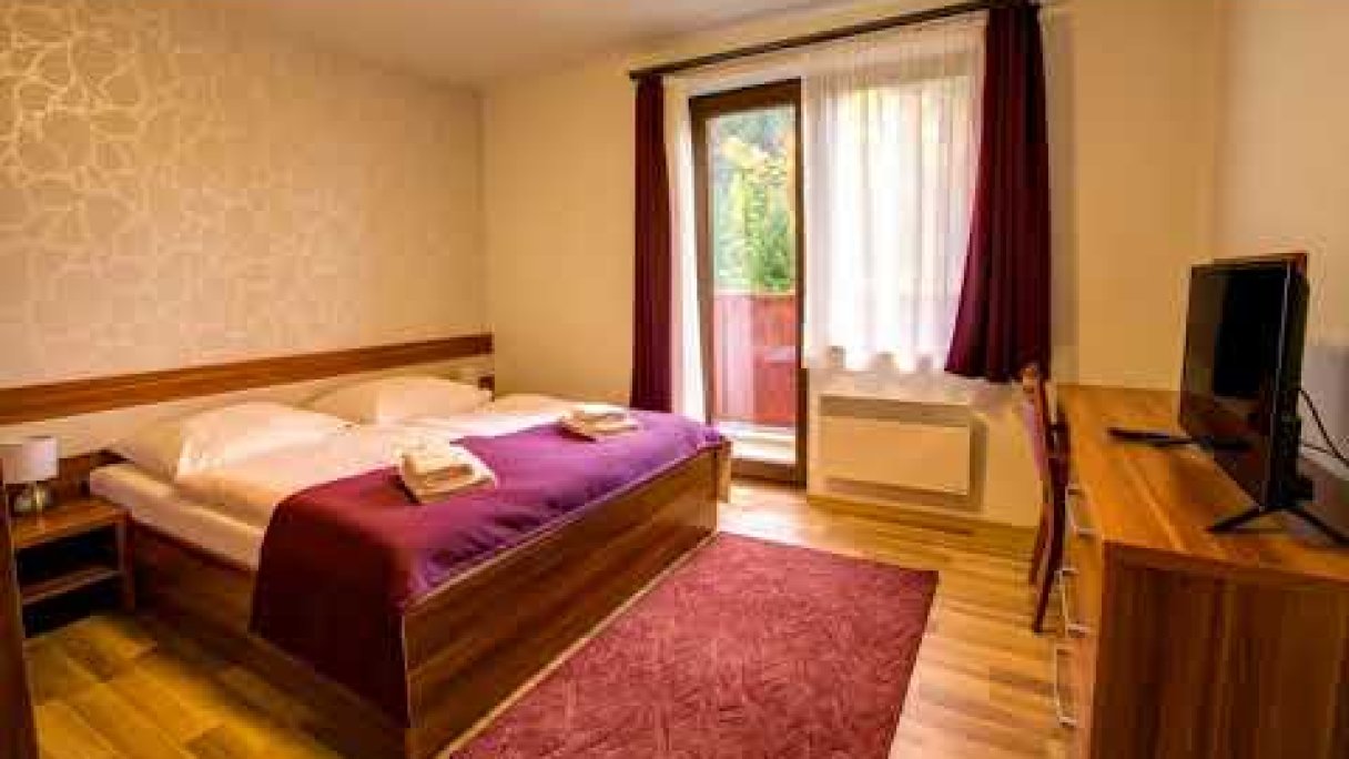 Apartmány Tri Studničky - Demanovska Dolina - Slovakia Autor: Johnny Be Good Zdroj: https://www.youtube.com/@travelaroundtheworld2094