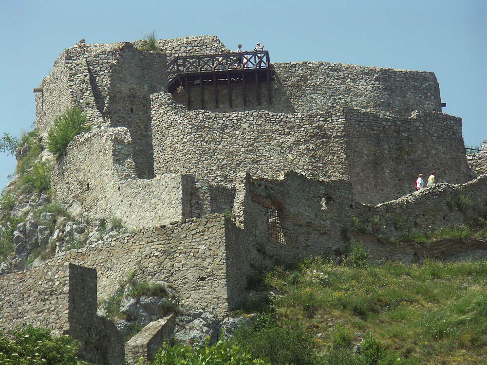 Zrúcanina hradu Devín a okolité prostredie.