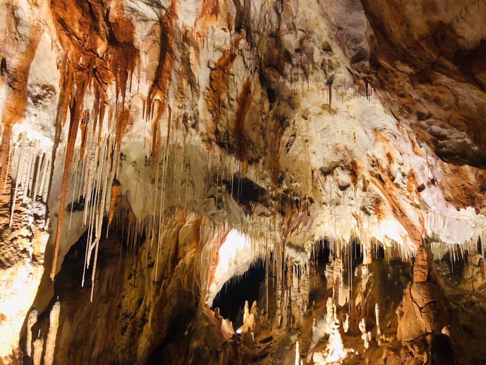 Najväčšia jaskyňa v Slovenskom krase a jej sintrové útvary.