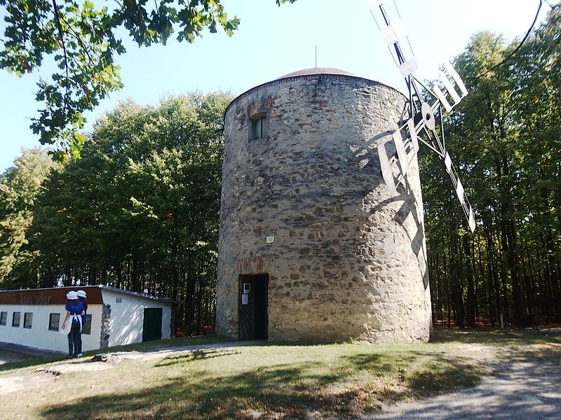 Veterný mlyn v Holíči, jediný zachovaný veterný mlyn na Slovensku